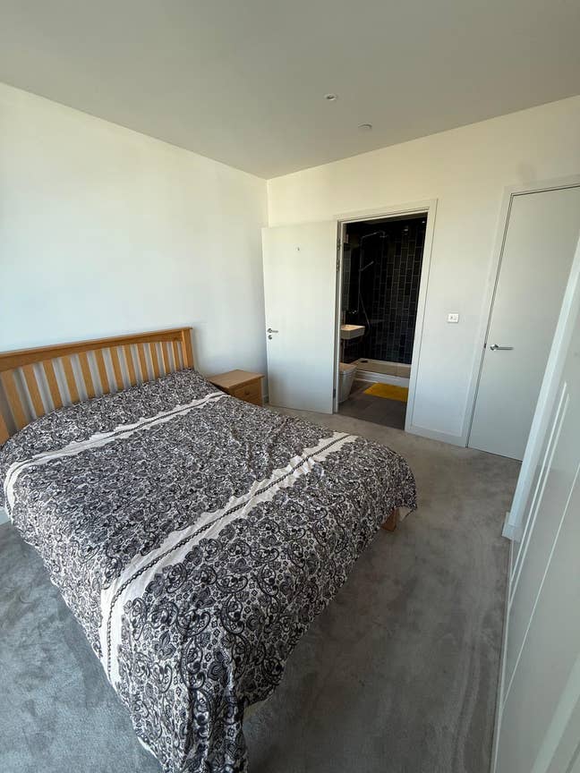 Double Bedroom Ensuite - 3 mins from Pontoon Dock Main Photo