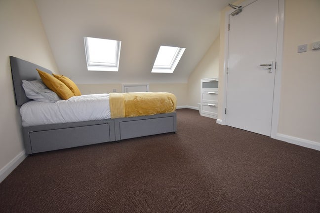 Large Loft en-suite room  Main Photo