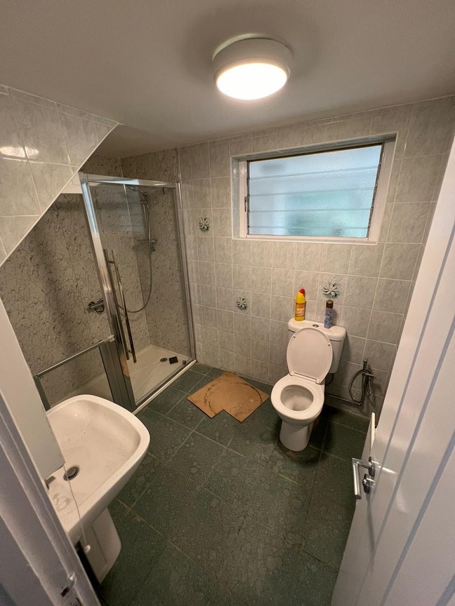 One double Bedroom  Main Photo