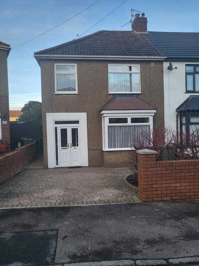 !Affordable lovely 3 bed House in Kingswood! Main Photo
