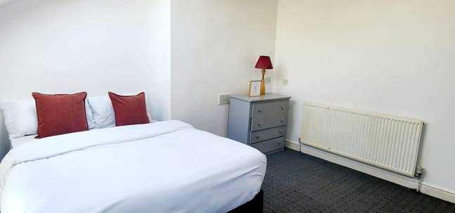 1 en suite & 1 double room in shared house  Main Photo