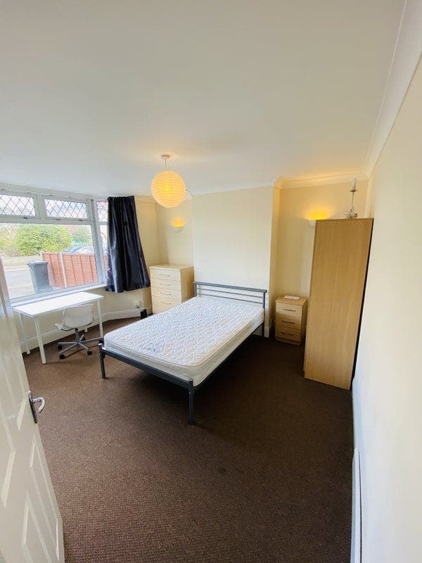 ⭐ All Bills inc. Massive Double. Garden. Drive. ⭐ Main Photo