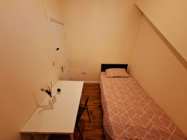 Single Room In North Acton  Main Photo