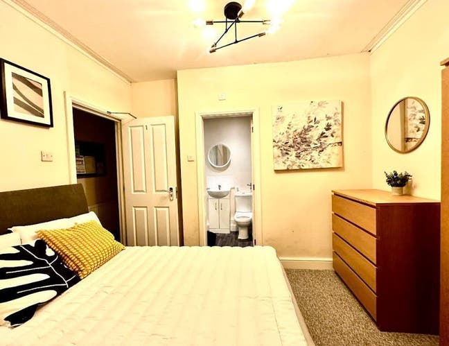 ✨ Spacious Ensuite Room –£750 All Bills Inc📍 Main Photo