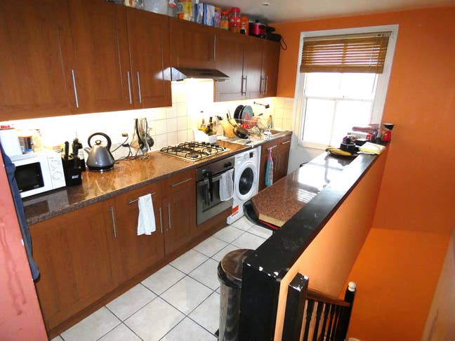 Nice one bedroom flat, shared courtyard, Bow E3 Main Photo