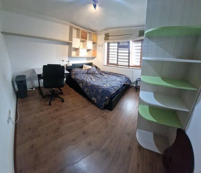 Double room in spacious house Main Photo