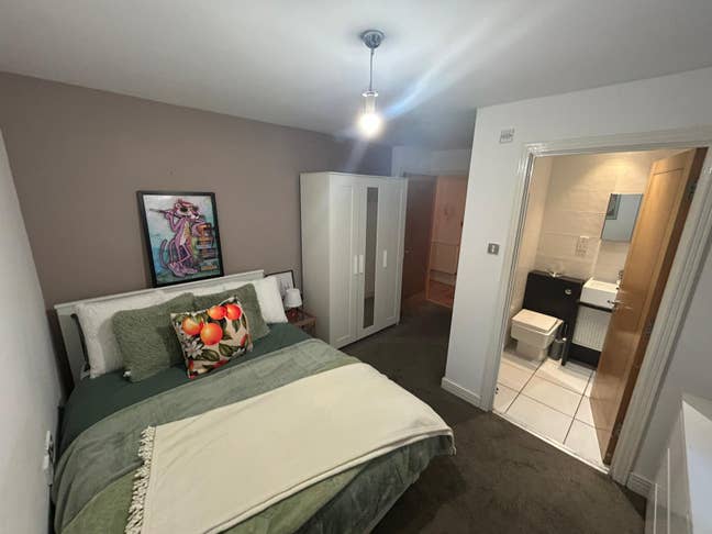🏷️ £1,300 | Ensuite Room in Gated Development Main Photo