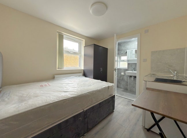 Brand New Ensuite Double Room- Single Person  Main Photo