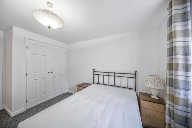Double bed in a shared two bed, two bath apt. Main Photo
