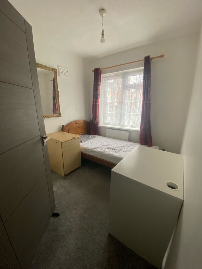 Single bedrooms available for Female  Main Photo
