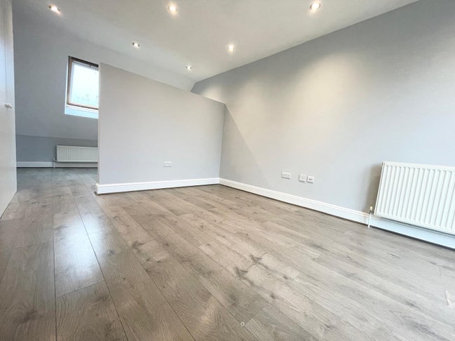 Studio with walking distance to mill hill Broadway Main Photo