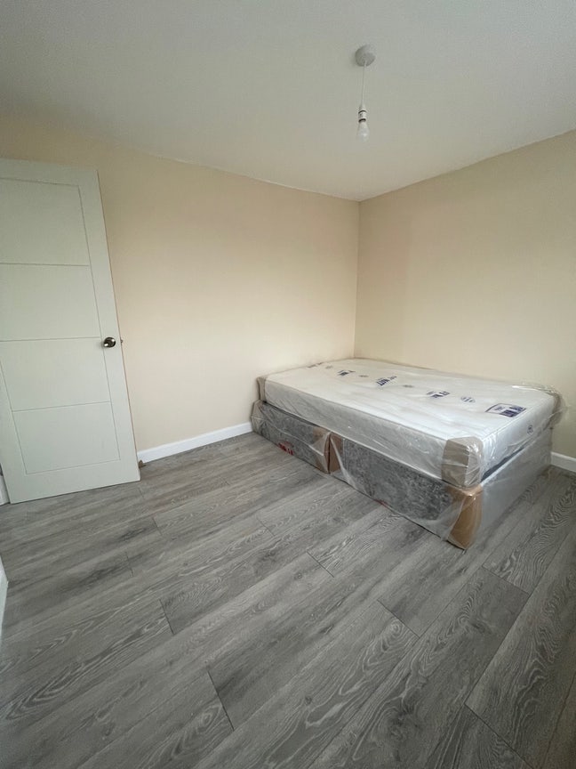 Modern Room in LS7 Available Now Main Photo