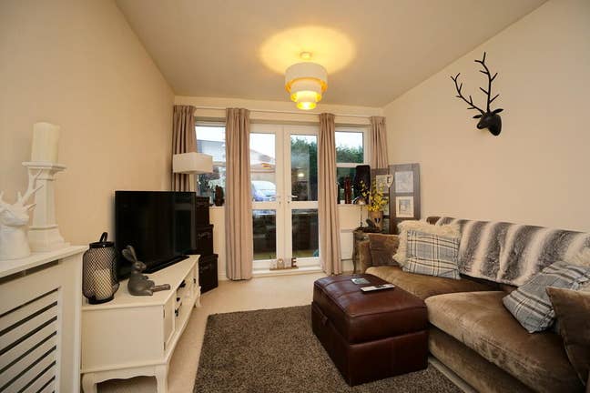 Single Room with Private Washroom Main Photo