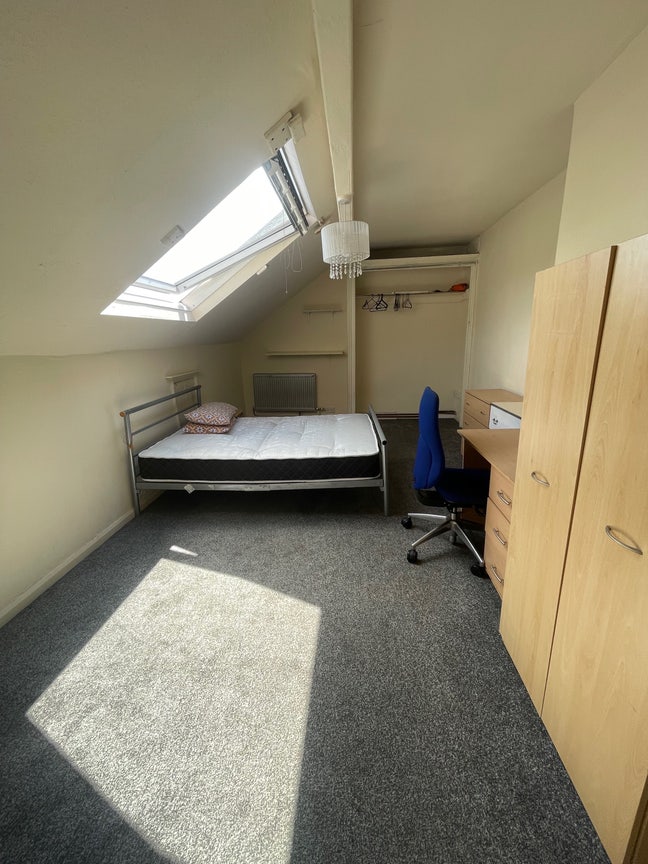 Marvellous Room in Hyde Park Available Now Main Photo