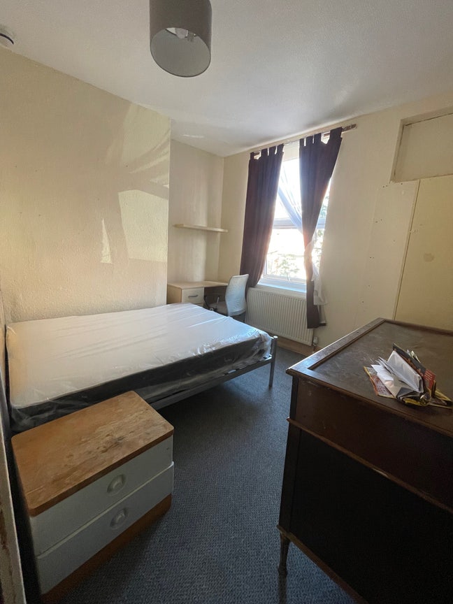 Beautiful Rooms to Rent in LS2 Close to City Main Photo