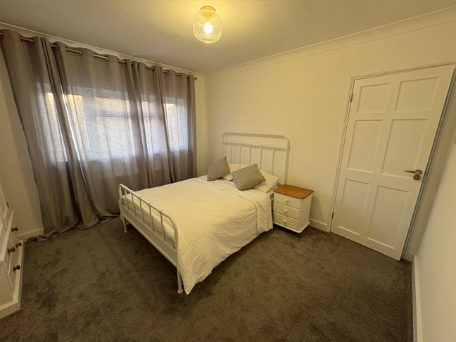 Modern Studio Flat  in a Newly Refurbished House Main Photo