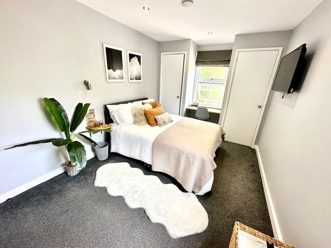🏡 Beautiful Ensuite Room – Old Town/Town Centre Main Photo