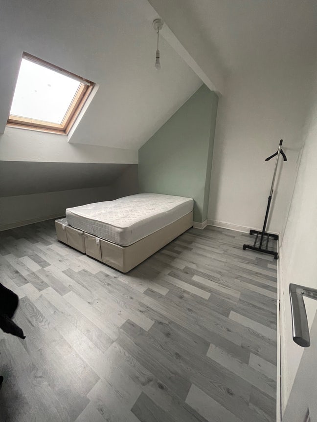 Room in LS8 Close to St James Hospital Main Photo