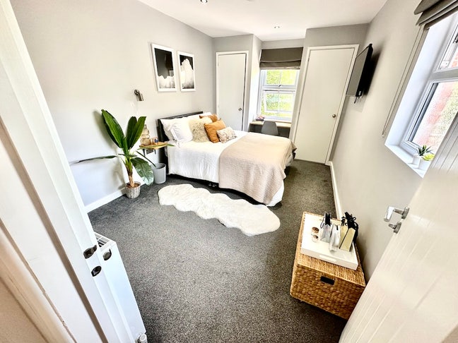 🏡 Beautiful Ensuite Room – Old Town/Town Centre Main Photo