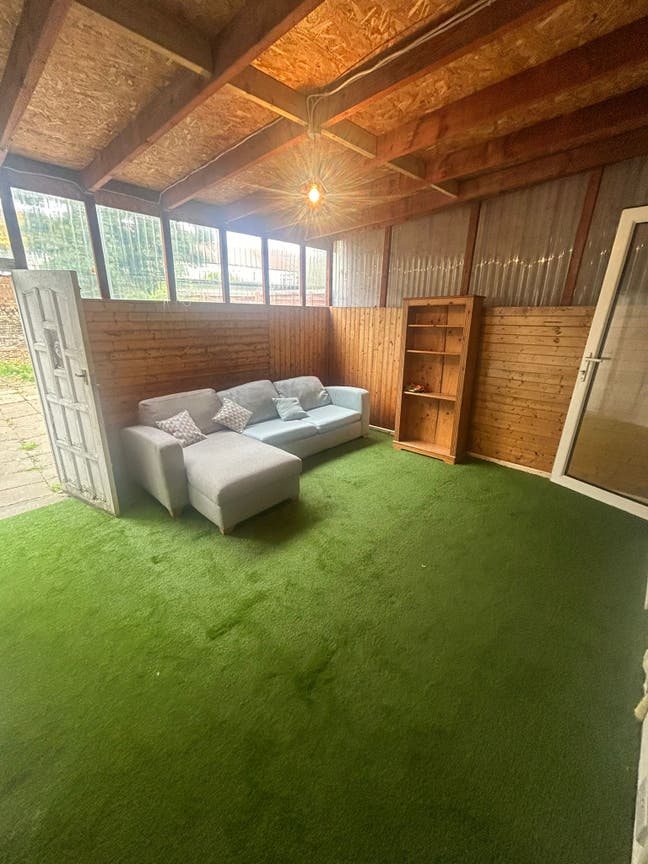 5 Rooms available for Rent in Croydon, CR7 7HR Main Photo