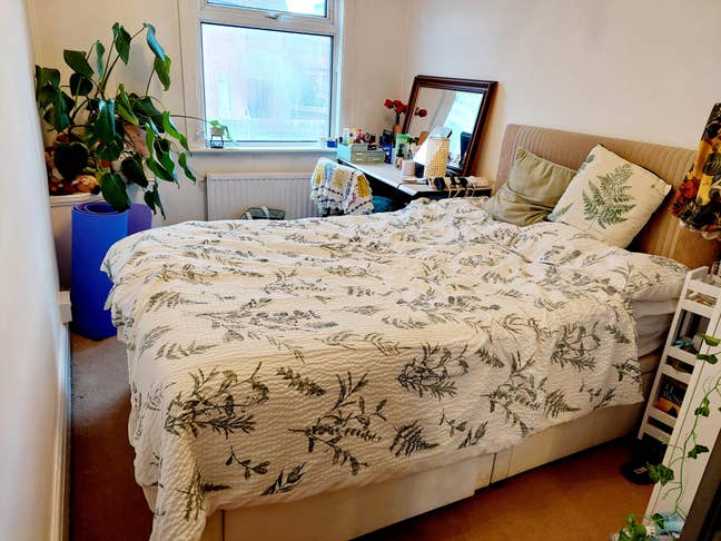  Double Room on Uxbridge High Street  Main Photo