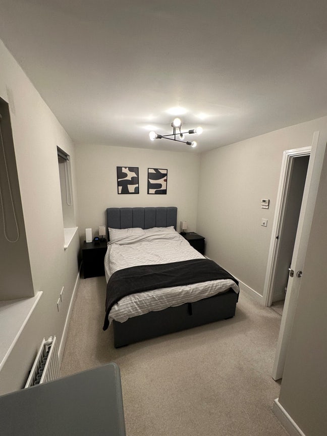 Room in newly decorated house Main Photo