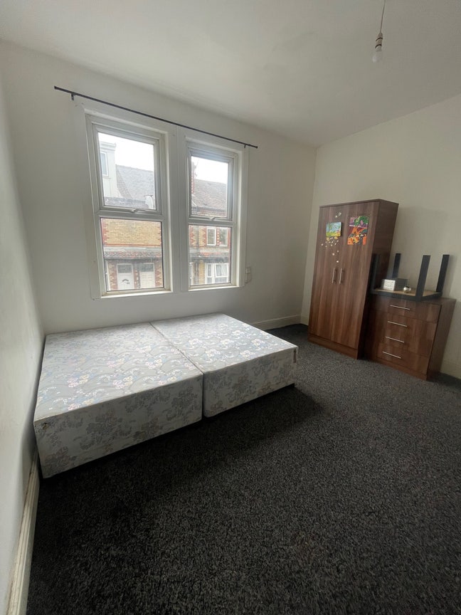 LS2 Stunning Room Available Now Main Photo