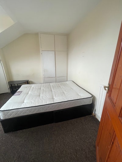 Perfect Suited Room Available Now Main Photo