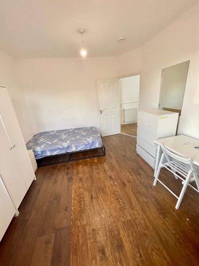 Big Double Room Available Couple Can Be Considered Main Photo