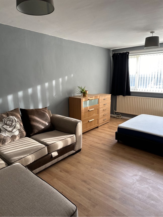 Room in shared house  Main Photo