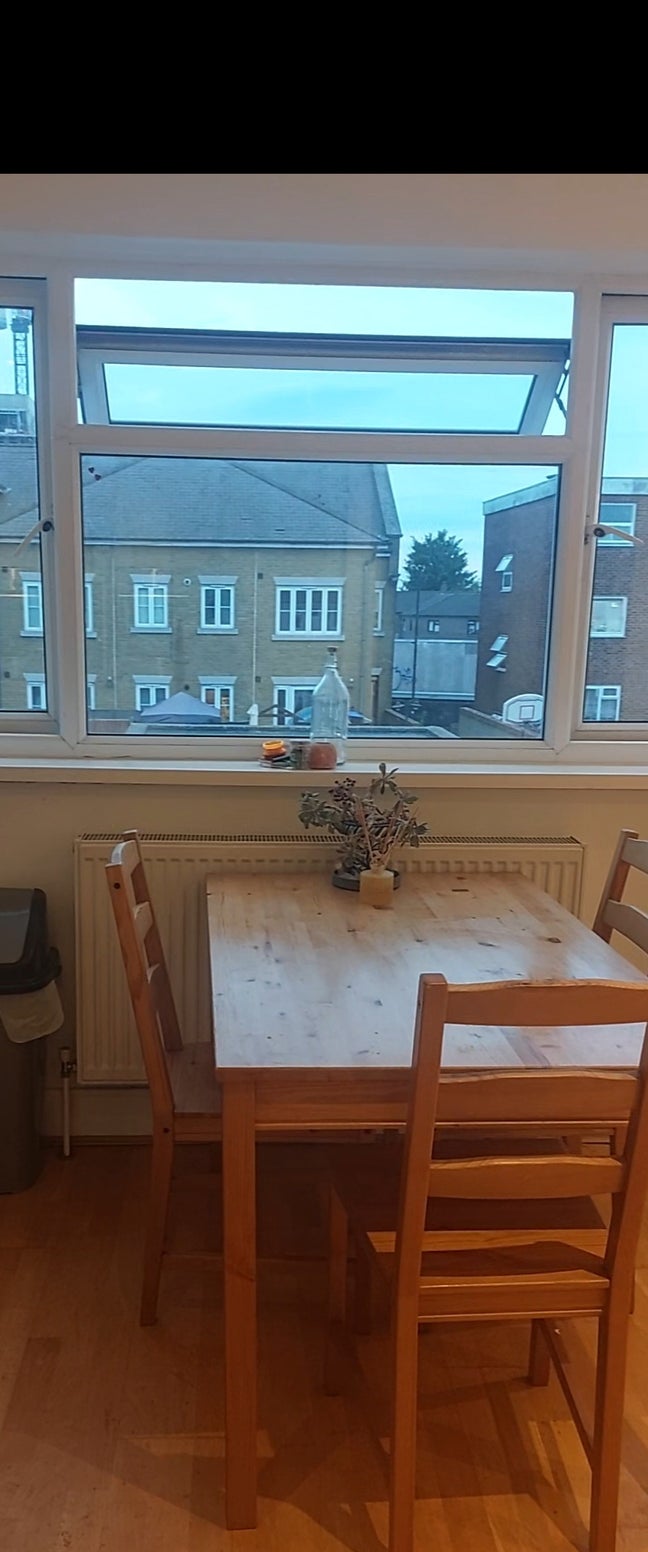 2 Dbl Bedrooms in 3 bed apartment Main Photo