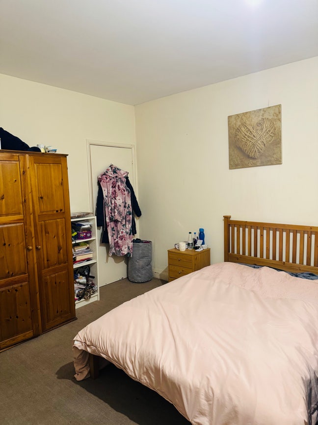 1 Double room in a 4 bedded shared house to rent. Main Photo