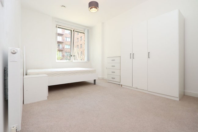 Best & Cheap deal! Ensuit-double room available Main Photo
