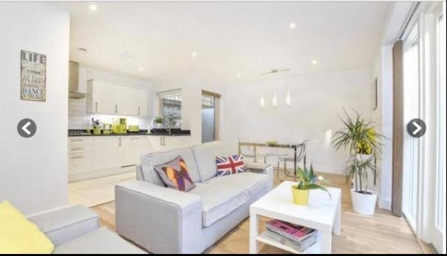 Short term let in gated mews Main Photo