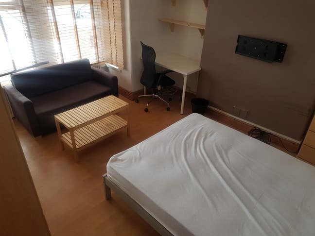 Room Available.  Main Photo
