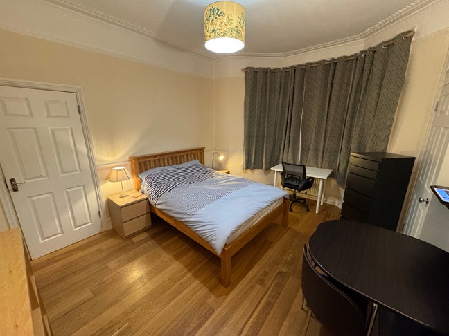 Large room in Fulham house. Short Let Only. Main Photo