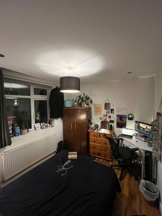 Double room in Colliers Wood flatshare Main Photo