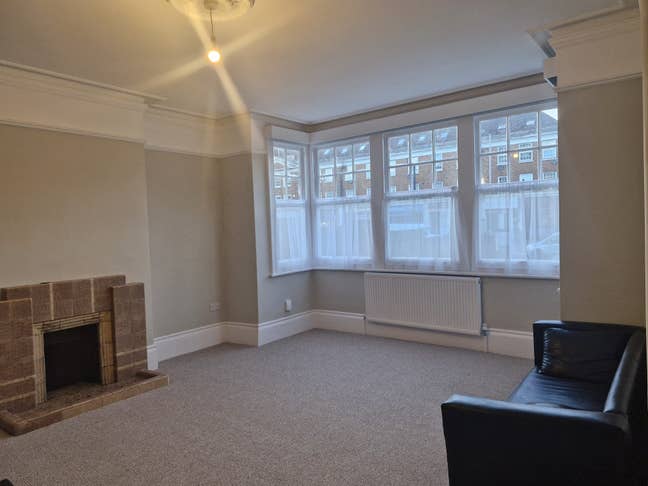 Double room in Purley Main Photo