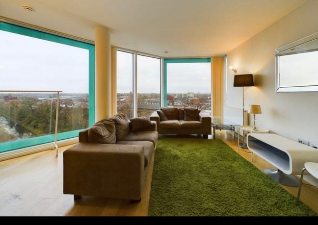Modern Double Ensuite Room in Hayes  Main Photo