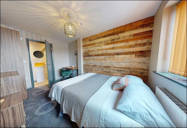 Ensuite Rooms at Didcot Train Station 🚂 Main Photo