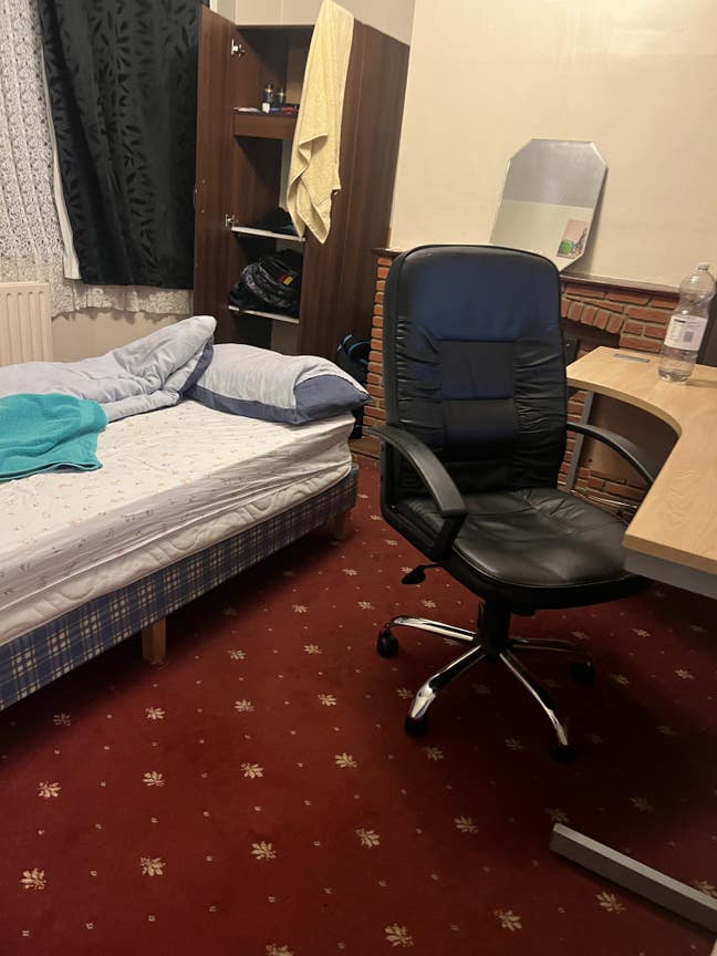  Single room rent  Main Photo