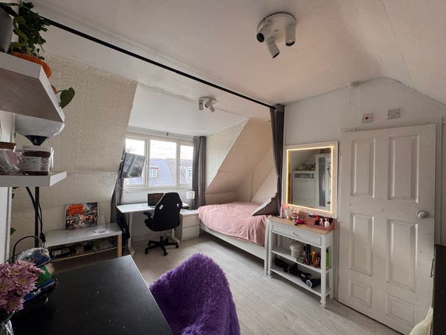  EnSuite Double Room Top Floor  in Tooting Bec Main Photo