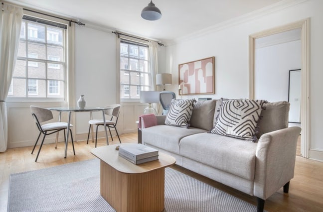 Fab garden flat by tube  Main Photo