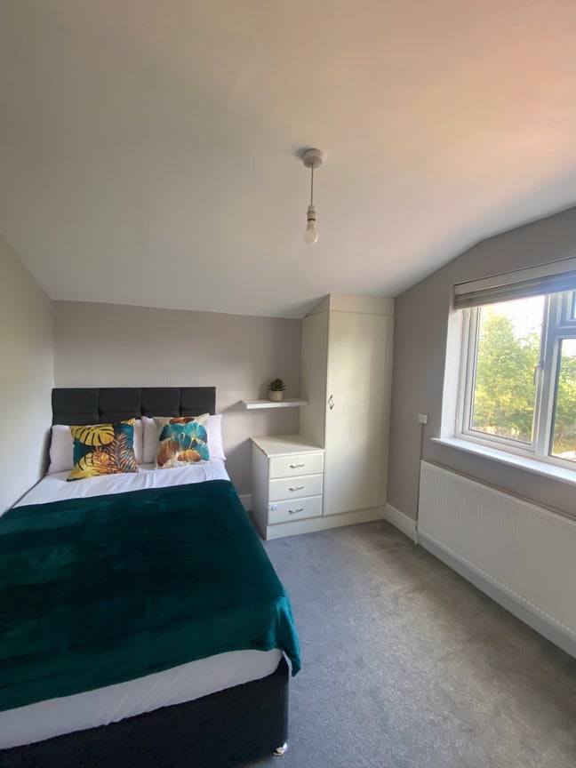 Room available in Brent cross  Main Photo