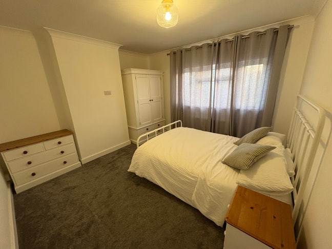 Modern Studio Flat  in a Newly Refurbished House Main Photo