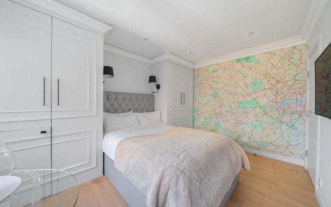 Studio available in prestigious location  Main Photo