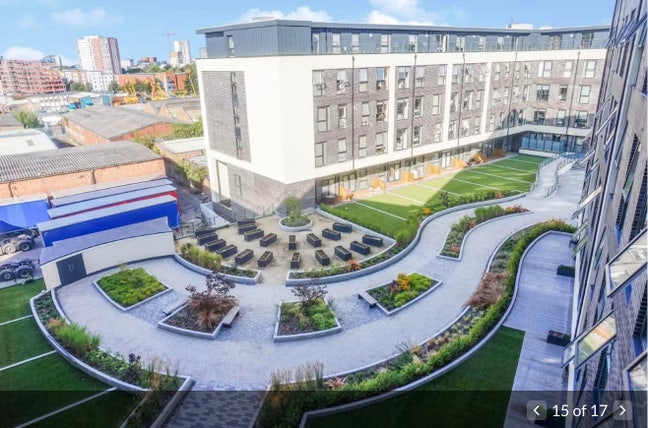 Central MCR, Sunny, Modern flat with 8m balcony Main Photo
