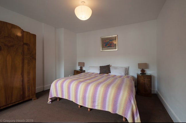 Female Lodger for Quiet Home Warrior Sq Main Photo