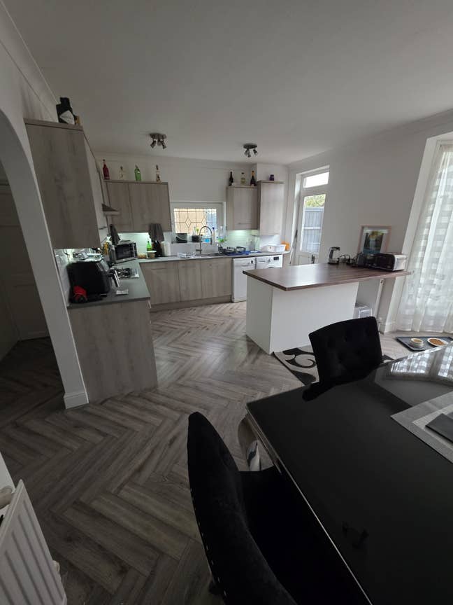 Lodgings - Large double room Main Photo
