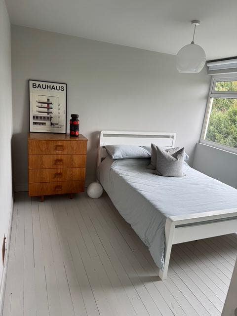 Room in Mid-Century Modernist house. Main Photo